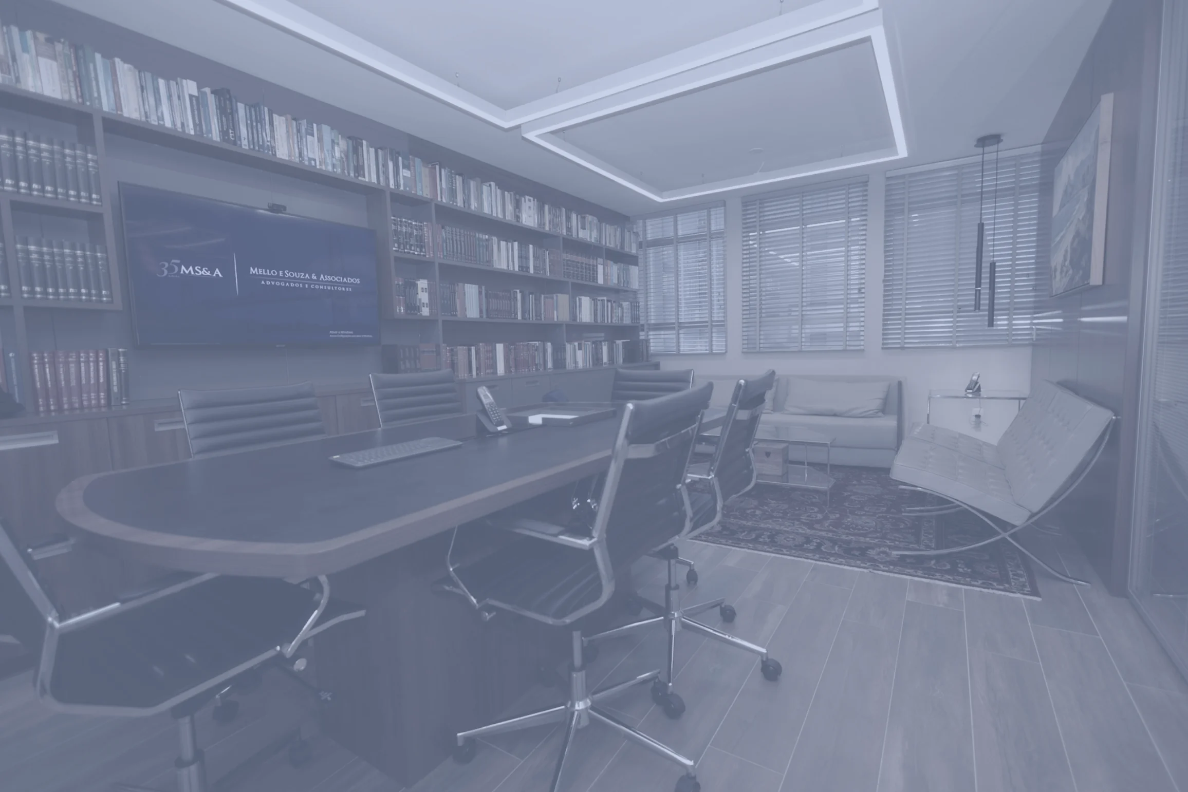 Sala de reunião e biblioteca da Mello e Souza